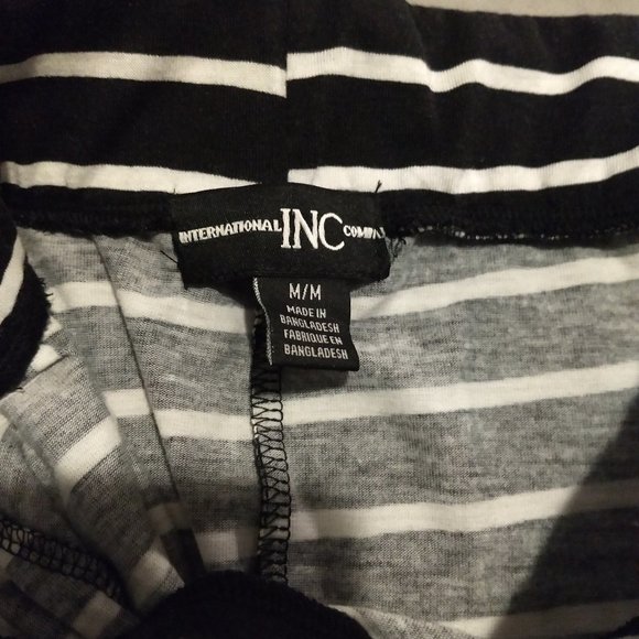 Black and White Stripped Skirt - Picture 3 of 3